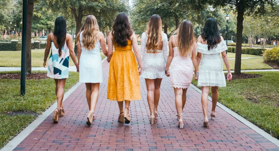 Milk and Honey Magazine gives advice on how to encourage your girlfriends, remove gossip from your life, and invite new friends to join on adventures! Let's be loving daughters of Jesus Christ, babe.